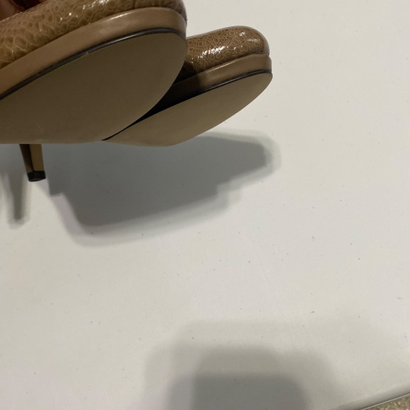 Anne Klein Womens 3” heels 8 brown taupe round toe faux alligator textured heels - Picture 6 of 9